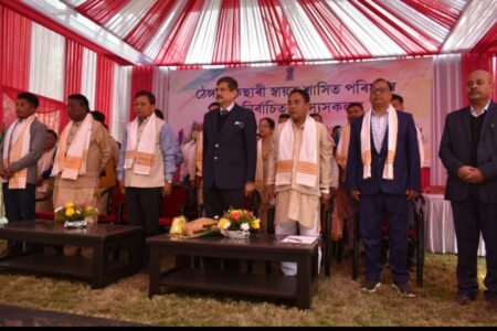 কেবিনেট মন্ত্ৰী পীযুষ হাজৰীকাৰ উপস্থিতিত ঠেঙ্গাল কছাৰী স্বায়ত্ব শাসিত পৰিষদৰ নৱ নিৰ্বাচিত বিষয়ববীয়া সকলৰ শপত গ্ৰহণ