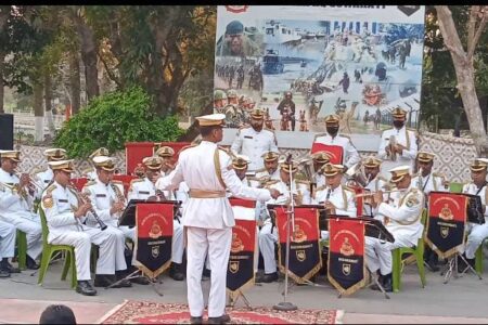 আজাদি কা অমৃত মহোৎসৱত বি এছ এফৰ  উদ্যোগত গুৱাহাটী বিশ্ববিদ্যালয় চৌহদত  দেশপ্ৰেমমূলক  সংগীতানুষ্ঠান