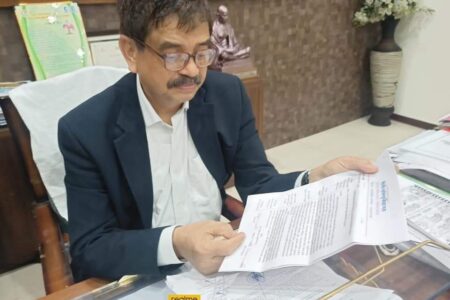 প্ৰধান মন্ত্ৰীৰ বিশেষ বঁটাৰ বাবে নিৰ্বাচিত যোৰহাটৰ উপায়ুক্ত অশোক কুমাৰ বৰ্মন