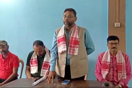 জামুগুৰিহাটৰ বিশিষ্ট অভিনেতা শিশিৰ বৰঠাকুৰৰ চুটি ছবি ডাষ্টবিনৰ শুভ উন্মোচন