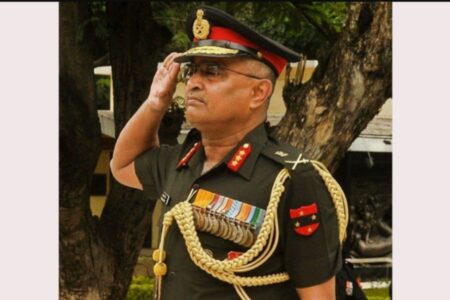 দেশৰ পৰৱৰ্তী সেনাবাহিনীৰ মুৰব্বী লেফটেনেন্ট জেনেৰেল মনোজ পাণ্ডে
