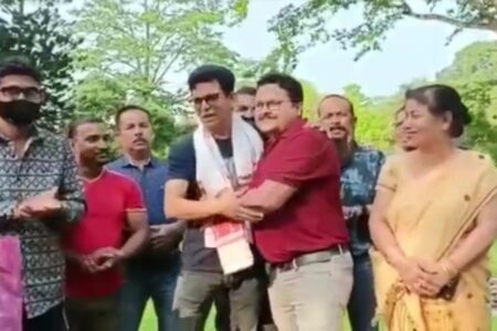 সৰ্প বান্ধৱক শুভেচ্ছাৰে ওপচালে অনুৰাগীয়ে