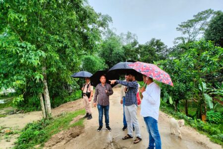 নোনা আৰু বৰলীয়া নৈৰ মথাউৰি পৰিদৰ্শন কৰি বান পৰিস্থিতিৰ বুজ ল’লে মহকুমাধিপতি ৰাহুল জাবিৰ সুৰেশে