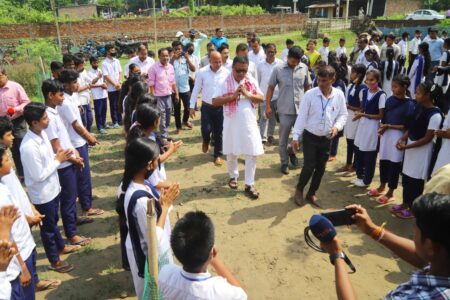 গুণোৎসৱ উপলক্ষে শিক্ষামন্ত্ৰী ডাঃ ৰণোজ পেগুৰ উত্তৰ গুৱাহাটীৰ দীৰ্ঘেশ্বৰী মধ্য ইংৰাজী বিদ্যালয় পৰিদৰ্শন