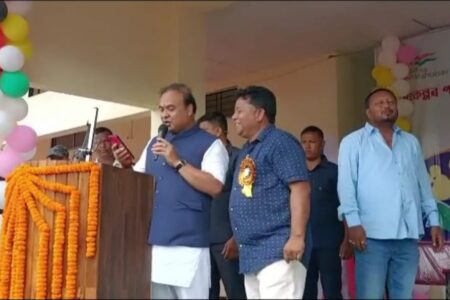 মুখ্যমন্ত্ৰী ড° হিমন্ত বিশ্ব শৰ্মাৰ আধাৰত এটি গীত আনুষ্ঠানিকভাৱে শুভ উন্মোচিত কৰে স্বয়ং মুখ্যমন্ত্ৰীয়ে
