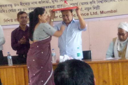 কাঁহিকুছিত কাছ নাছৰ সাধাৰণ সভা-বিভিন্ন বিজ্ঞানীৰ কৃষকৰ উদ্দেশ্যি বক্তব্য প্ৰদান