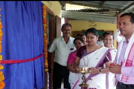 বাকোলা মজলীয়া বিদ্যালয়ৰ প্ৰাচীৰ পত্ৰিকা উন্মোচন নদুৱাৰ শিক্ষা বিষয়াৰ