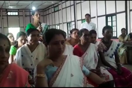 জামুগুৰিহাটত বাহ্যিক মূল্যায়ক হিচাপে পৰিদৰ্শন কৰে কৃষি খণ্ড উন্নয়ন বিষয়াই