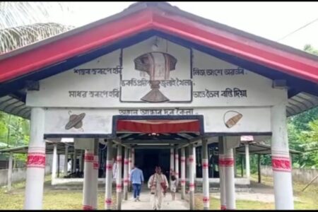 জামুগুৰিহাটৰ নবিল নামঘৰত বৃক্ষ ৰোপনৰ লগতে কৃতি শিক্ষাৰ্থীক সম্বৰ্ধনা জ্ঞাপন
