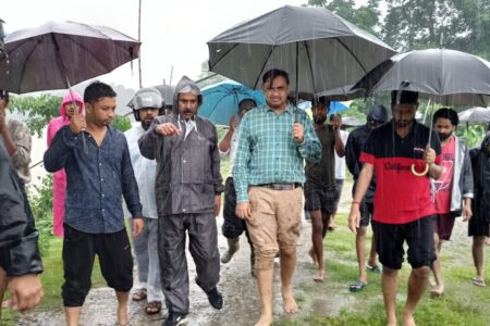 বানাক্ৰান্ত ৰাইজৰ উদ্ধাৰ আৰু সাহাৰ্য অভিযানৰ বাবে মহকুমা প্ৰশাসনে যুদ্ধকালীন তৎপৰতা অব্যাহত