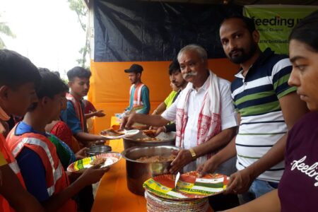 অম্বুবাচীৰ ভক্তৰ বাবে কামাখ্যা ৰেল ষ্টেচন চৌহদত অমৃত ভোগ ভাণ্ডাৰাৰ খাদ্য বিপনি মুকলি