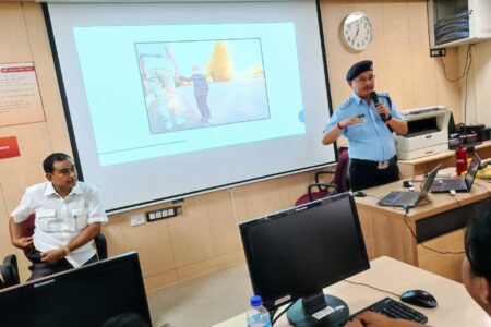 মহানগৰীৰ আইচিআইচিআই একাডেমি ফৰ স্কিলচত পথ-সুৰক্ষা বিষয়ক পাঠদান পৰিবহণ বিভাগৰ