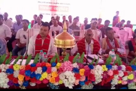 জামুগুৰিহাটৰ টৌভঙাত শোণিতপুৰ জিলাৰ ভৰলী পৰীয়া মিচিং জনগোষ্ঠীৰ নাতে বংশৰ সম্বৰ্ধনা সভা  -সভাত উপস্থিত বিশ্বনাথৰ উপায়ুক্ত মুনিন্দ্ৰ নাতে