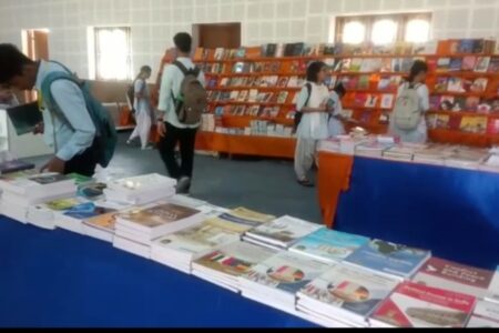 জামুগুৰিহাটৰ ত্যাগবীৰ হেমবৰুৱা মহাবিদ্যালয়ত গ্ৰন্থ মেলা