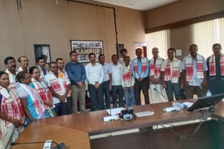 কামৰূপ জিলাৰ ১৬ গৰাকী শিক্ষক-শিক্ষয়িত্ৰীক অৱসৰকালীন লাভালাভৰ মঞ্জুৰী পত্ৰ প্ৰদান