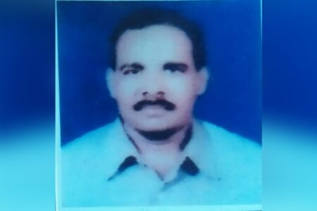 কালিকান্ত নিউজ এজেঞ্চিৰ ইলা শৰ্মা গোস্বামী সোঁৱৰণী বঁটা ঘোষণা -ৰামপুৰৰ খনীন্দ্ৰ মজুমদাৰলৈ ২০২২ বৰ্ষৰ শ্ৰেষ্ঠ বাতৰি কাকত পঢ়ুৱৈ বঁটা