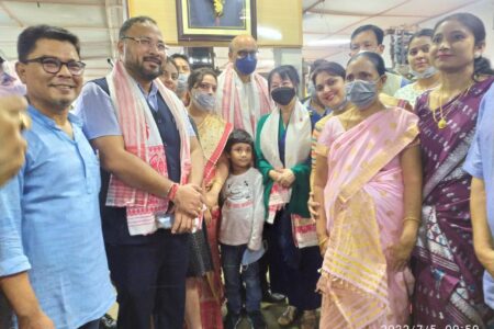 দুদিনীয়া ভ্ৰমণ সূচীৰে অসমলৈ অহা ছিংগাপুৰৰ  জেষ্ঠ মন্ত্ৰীয়ে পৰিদৰ্শন কৰিলে বস্ত্ৰ নগৰী শুৱালকুছিৰ তাঁতশাল ফেক্টৰী