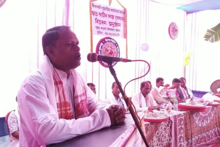বীণাপাণি জ্যোতিষ কাৰ্যালয়ৰ উদ্যোগত ছাত্ৰ-ছাত্ৰীৰ সাজ-পোছাক বিতৰণ অনুষ্ঠান