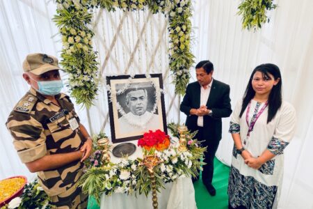 ৭২ সংখ্যক মৃত্যুতিথিত বৰঝাৰ বিমানবন্দৰত লোকপ্ৰিয় গোপীনাথ বৰদলৈক শ্ৰদ্ধাঞ্জলি