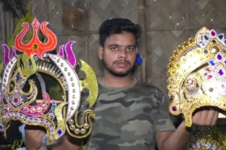 চিনাকী চতিয়াৰ এগৰাকী যুৱ শিল্পী – ভাওনাৰ পোছাক , মুকুট নিৰ্মাতাৰূপে জনপ্ৰিয় এগৰাকী শিল্পী