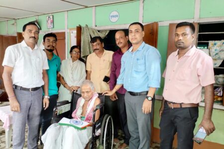 অসম শিক্ষক প্ৰশিক্ষণ মহাবিদ্যালয়ৰ উদ্যোগত ঘৰে ঘৰে ত্রিৰংগা কাৰ্যসূচী ৰূপায়ন