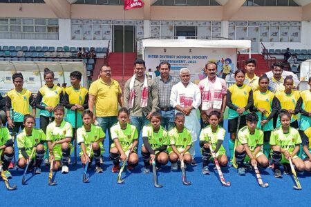 মৌলানা মহম্মদ তৈয়াবুল্লাহ হকী ষ্টেডিয়ামত আন্তঃজিলা স্কুল হকী প্ৰতিযোগিতা আৰম্ভ