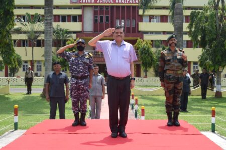 মুখত সচিব হিচাপে অৱসৰৰ প্ৰাকক্ষণত গোৱালপাৰা সৈনিক স্কুল পৰিদৰ্শন জিষ্ণু বৰুৱাৰ