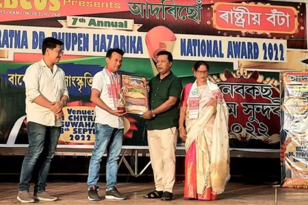 এন ই ফ’কাচৰ সাংবাদিক অমৃত পৱন বৰালৈ “নেবকাচ” সৃষ্টিশীল ৰাষ্ট্ৰীয় সাংবাদিকৰ বঁটা-২০২২