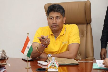 দিছপুৰত সামাজিক ন্যায় আৰু সৱলীকৰণ মন্ত্ৰী পীযুষ হাজৰীকাৰ বিভাগীয় বিষয়াৰে বৈঠক
