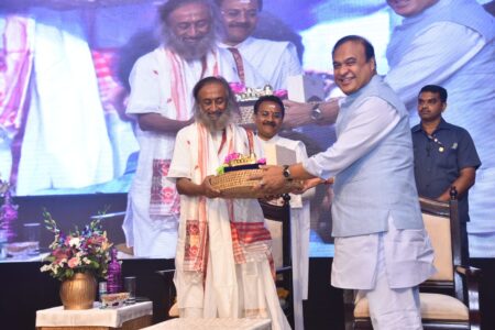 চিন্তন শিবিৰৰ দ্বিতীয় দিনাৰ কাৰ্যসূচীত শ্ৰী শ্ৰী ৰবি শংকৰৰ অংশগ্ৰহণ