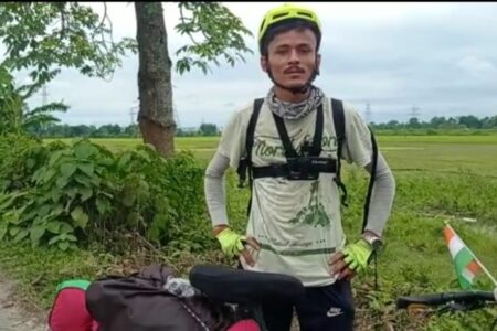 সজাগতামূলক কাৰ্যসূচীলৈ চিকিমৰ পৰা অসমত উপস্থিত হৈছে এইজন যুৱক