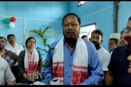জামুগুৰিহাটৰ ধলাইবিলত নদুৱাৰ মণ্ডল যুৱ মৰ্চাৰ সহযোগত ৰক্তদান শিৱিৰৰ শুভ উদ্বোধন চতিয়া সমষ্টিৰ বিধায়ক পদ্ম হাজৰিকাৰ