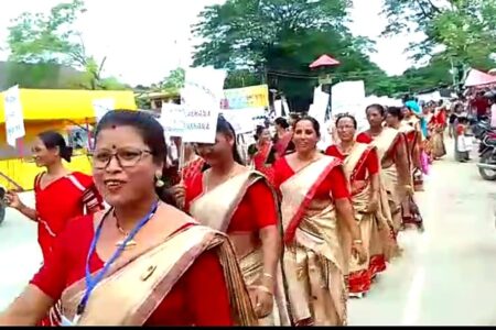 লখিমপুৰ জিলা দিৱস উপলক্ষত ঢকুৱাখনাত দৃষ্টিনন্দন শোভাযাত্ৰা