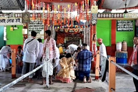 ঢকুৱাখনাৰ শক্তিপীঠ গোসাঁনী থানত শত শত হাঁহ ছাগলী বলিৰে দেৱী বন্দনা