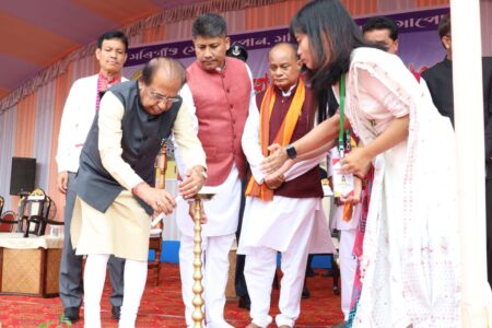 অসমৰ ৰাজ্যপাল প্ৰফেচৰ জগদীশ মুখী মুখ্য অতিথি হিচাপে উপস্থিত থকা ’মৰিগাঁও জিলা দিৱস’ৰ অনুষ্ঠানত মন্ত্ৰী পীযুষ হাজৰীকা