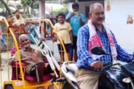 মিনি এম্বুলেন্স সাজি উলিয়াইছে এইজন ব্যক্তিয়ে