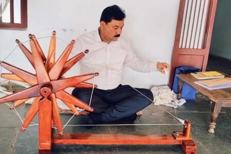 গুজৰাটৰ গান্ধী আশ্ৰমত মন্ত্ৰী ৰণজিৎ কুমাৰ দাস
