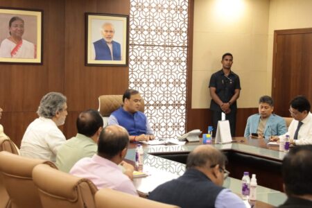 গুৱাহাটী মহানগৰীৰ সৌন্দৰ্যবৰ্ধন, যান-বাহন ব্যৱস্থাপনা, পানী যোগান ব্যৱস্থা, মিছন অম্ৰুটৰ কাম-কাজ আদি বিষয়ত মন্ত্ৰী অশোক সিংহলৰ কেইবাখনো গুৰুত্বপূৰ্ণ বৈঠক