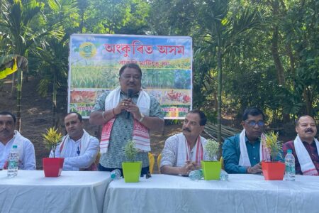 ওদালগুৰিত চয়াবীনৰ খেতিৰে নতুন বিপ্লৱ অনা কৃষকক অংকুৰিত অসমৰ উষ্ণ সম্বৰ্দ্ধনা
