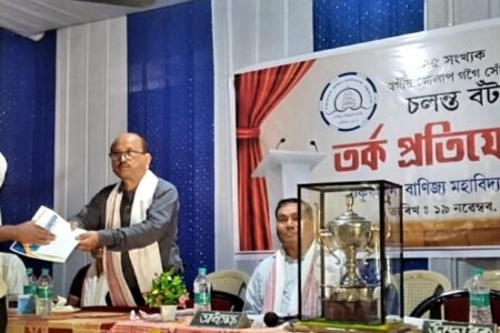 নবাৰুণ বৰালৈ গোলাপ গগৈ স্মাৰক তৰ্ক প্ৰতিযোগিতাৰ শ্ৰেষ্ঠ তাৰ্কিকৰ বঁটা