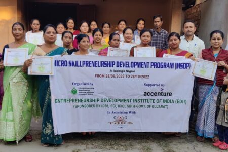 নগাঁৱৰ ৰাইডঙীয়াত মাহজুৰি অনুষ্ঠিত পানী মেটেকাত পৰা প্ৰস্তুত কৰা সামগ্ৰী নিৰ্মাণৰ প্ৰশিক্ষণ শিবিৰ সামৰণি