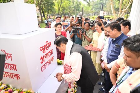 গোৱাত অসম আন্দোলনৰ শ্বহীদসকলৰ স্মৃতিত শ্বহীদ বেদীত শ্ৰদ্ধাঞ্জলি অর্পণ কেন্দ্ৰীয় মন্ত্ৰী সৰ্বানন্দ সোণোৱালৰ