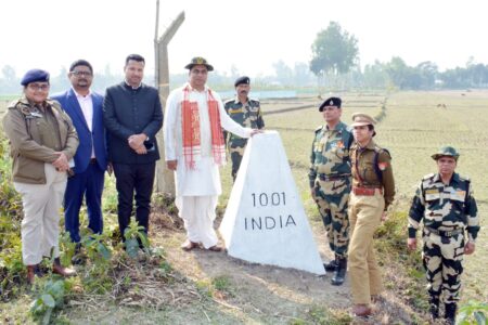 প্ৰথমবাৰৰ বাবে ভাৰত-বাংলাদেশ সীমান্তত ধুবুৰী জিলাভিত্তিক গণৰাজ্য দিৱস উদযাপন