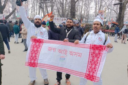 কংগ্ৰেছৰ ভাৰত জোড়ো যাত্ৰাত অসম ৰাজ্যিক কংগ্ৰেছ দলৰ তিনি যুৱক-৪০৮০ কিলোমিটাৰ যাত্ৰাৰ অন্তত শ্ৰীনগৰ লালচকত সামৰণী
