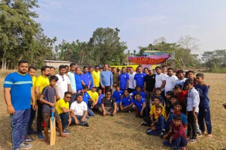 পলাশবাৰীৰ বৰকুছিত আৰক্ষী -প্ৰশাসন, সাংবাদিক, নিউজ পৰ্টেলৰ ক্ৰিকেট প্ৰতিযোগিতাৰ সফল সামৰণি