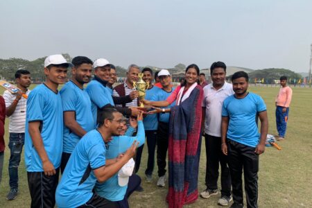গণৰাজ্য দিৱস উদযাপনৰ অংশ হিচাপে কামৰূপ জিলাৰ উপায়ুক্ত একাদশ আৰু মিডিয়া একাদশৰ মাজত অনুষ্ঠিত হ’ল প্ৰীতি ক্ৰিকেট খেল