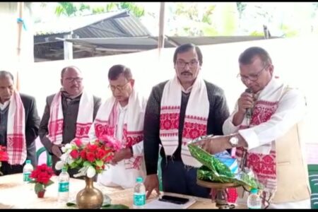 জামুগুৰিহাটৰ হাটিঙা হাইস্কুলৰ প্ৰতিষ্ঠাপক প্ৰধান শিক্ষক প্ৰয়াত তিলক কাকতিৰ সোঁৱৰণত  স্মৃতিৰ সুৱাস গ্ৰন্থ উন্মোচন
