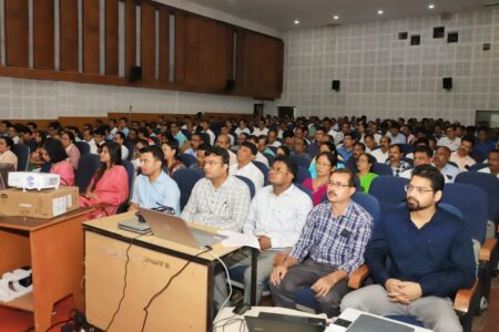 শিক্ষাৰ ক্ষেত্ৰখনক অধিক টনকিয়াল কৰাৰ স্বাৰ্থত ৰাজ্য চৰকাৰৰ বিদ্যালয় শিক্ষা বিভাগৰ উদ্যোগত শিক্ষা বিষয়া সকলৰ দিনযোৰা কৰ্মশালা অনুষ্ঠিত