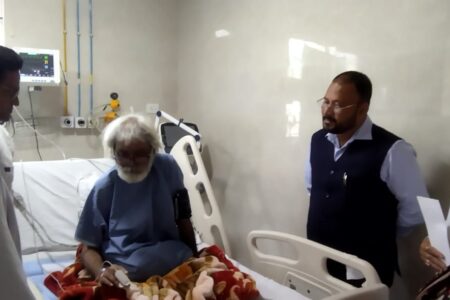 শিল্পী অৰুণ দাসৰ স্বাস্হ্যৰ বুজ ল’লে ৰাজ্যৰ সাংস্কৃতিক পৰিক্ৰমা দপ্তৰৰ মন্ত্রী বিমল বড়াই