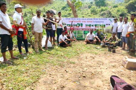 ধৰিত্ৰী দিৱস আৰু প্ৰকৃতিপ্ৰেমী মঞ্চৰ প্ৰতিষ্ঠা দিৱস উপলক্ষে  হাতীৰ খাদ্য উদ্ভিদ ৰোপন কাৰ্যসূচী